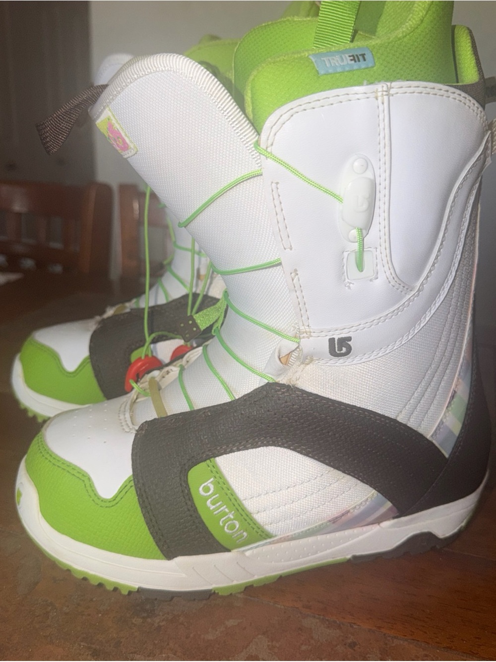 Burton Women’s Sz 7 White & Lime Snowboard Boots